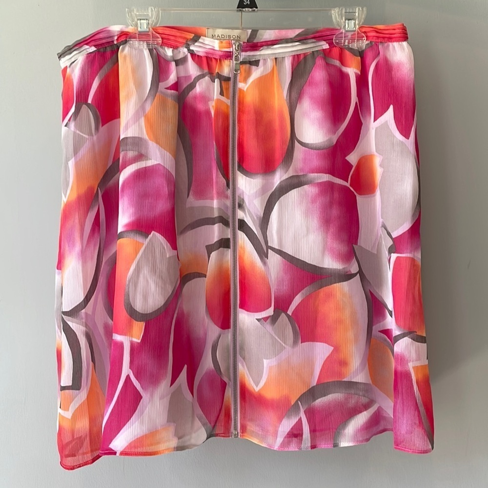 Beautful summer floral pattern Madison Leigh skirt sz 16